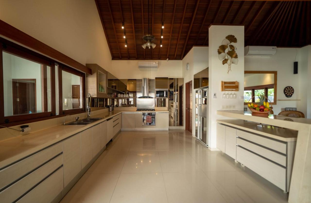 סמיניאק 5 Bedroom Villa Sultan Luxury Entertainment And Relaxation מראה חיצוני תמונה